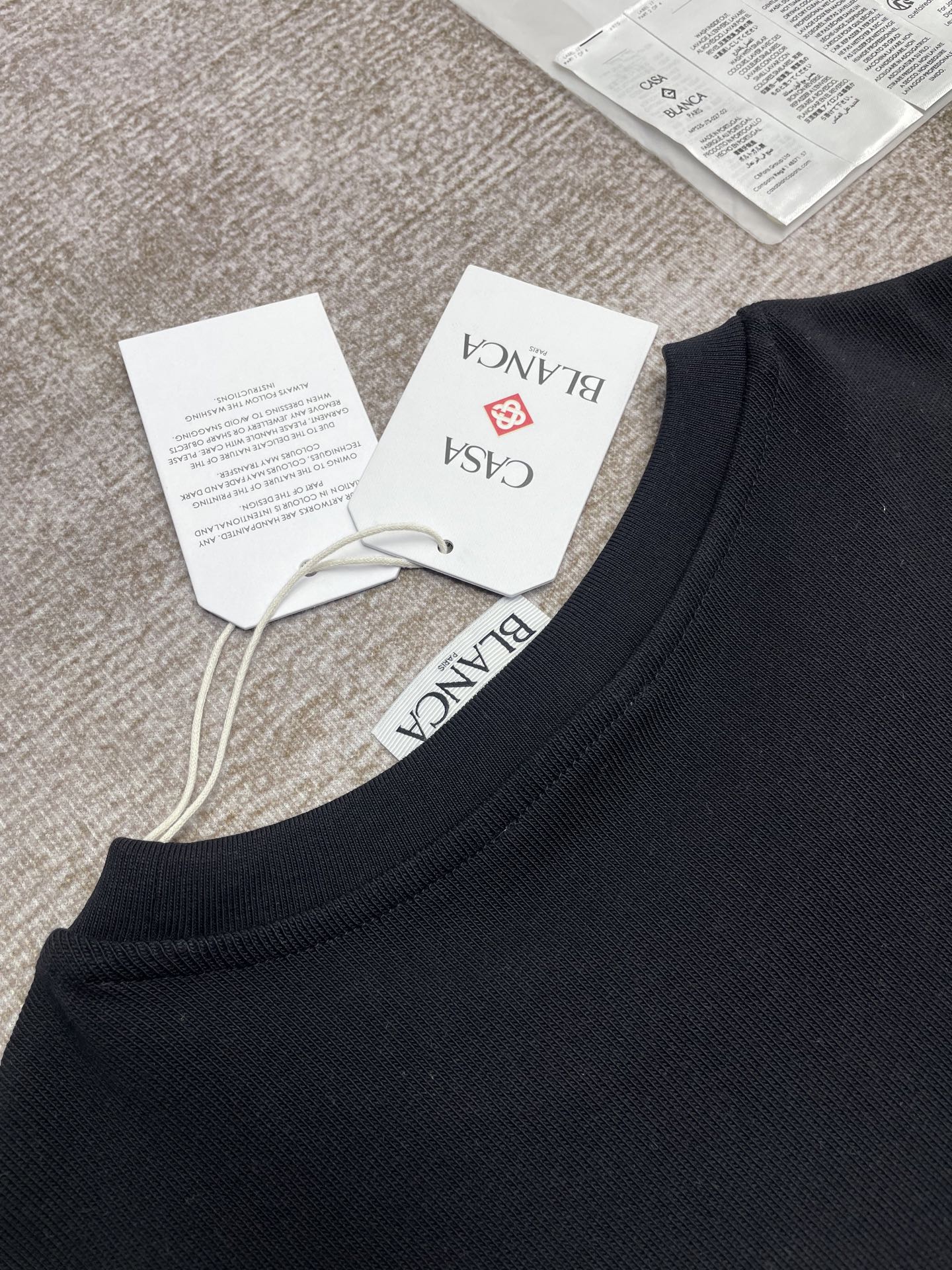 25 Short-sleeved T-shirt
