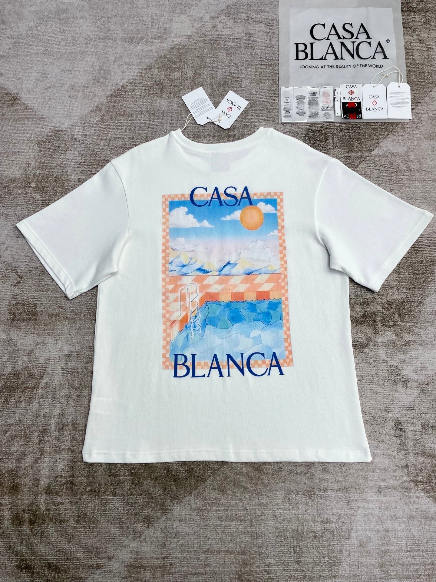 25 Short-sleeved T-shirt