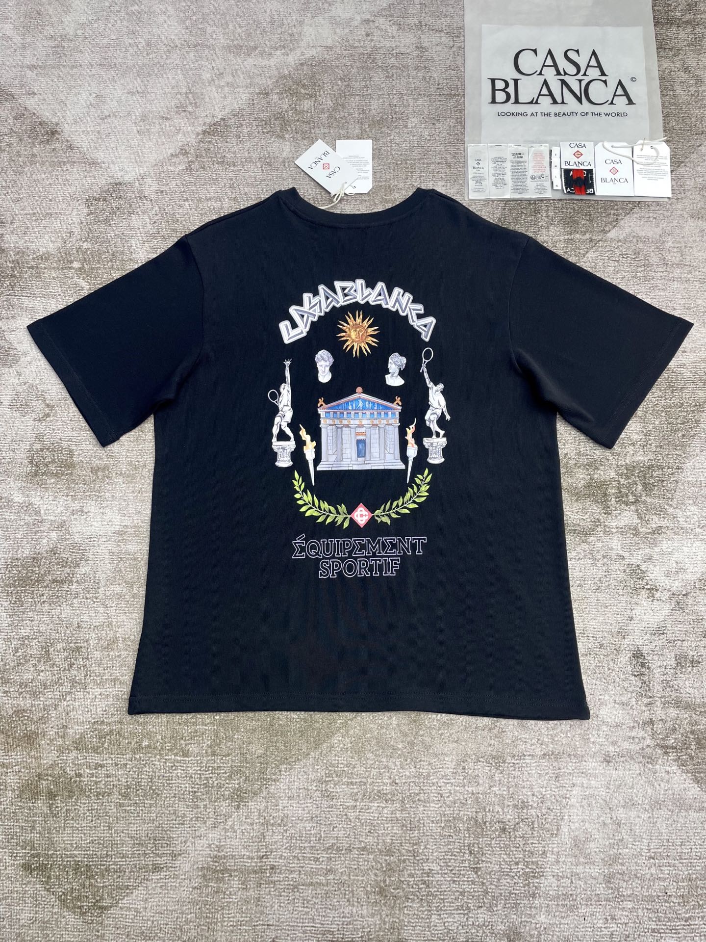 Short-sleeved T-shirt