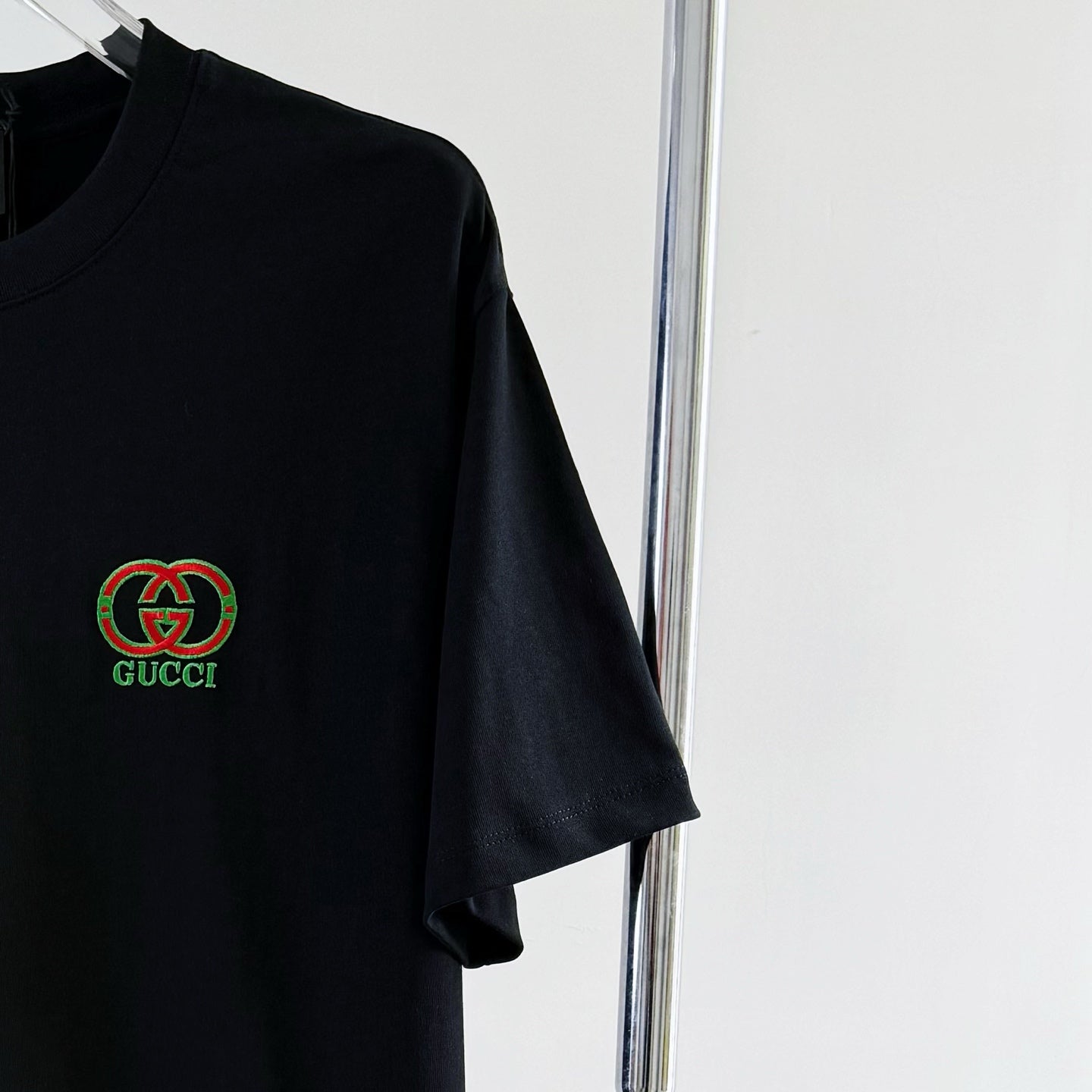 25 letters embroidered round neck short sleeve T-shirt