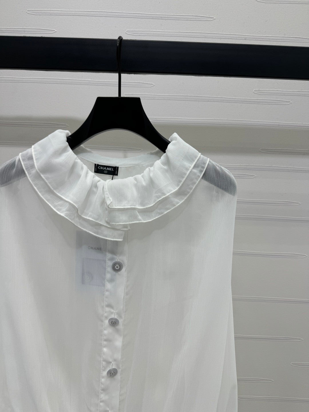 25 Ruffled long sleeved shirt