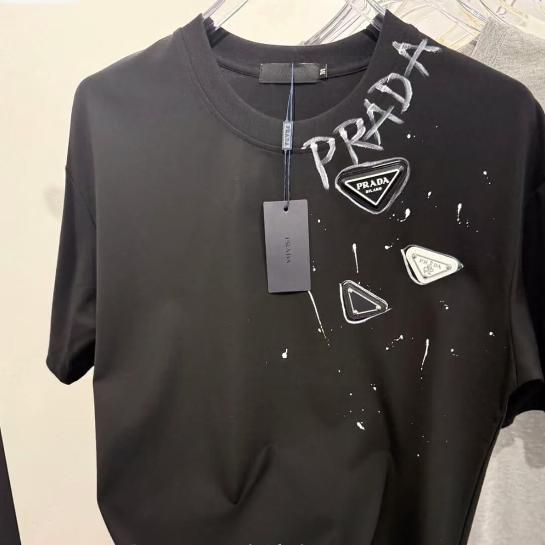 25 Street Style Graffiti with Metallic Element T-Shirt