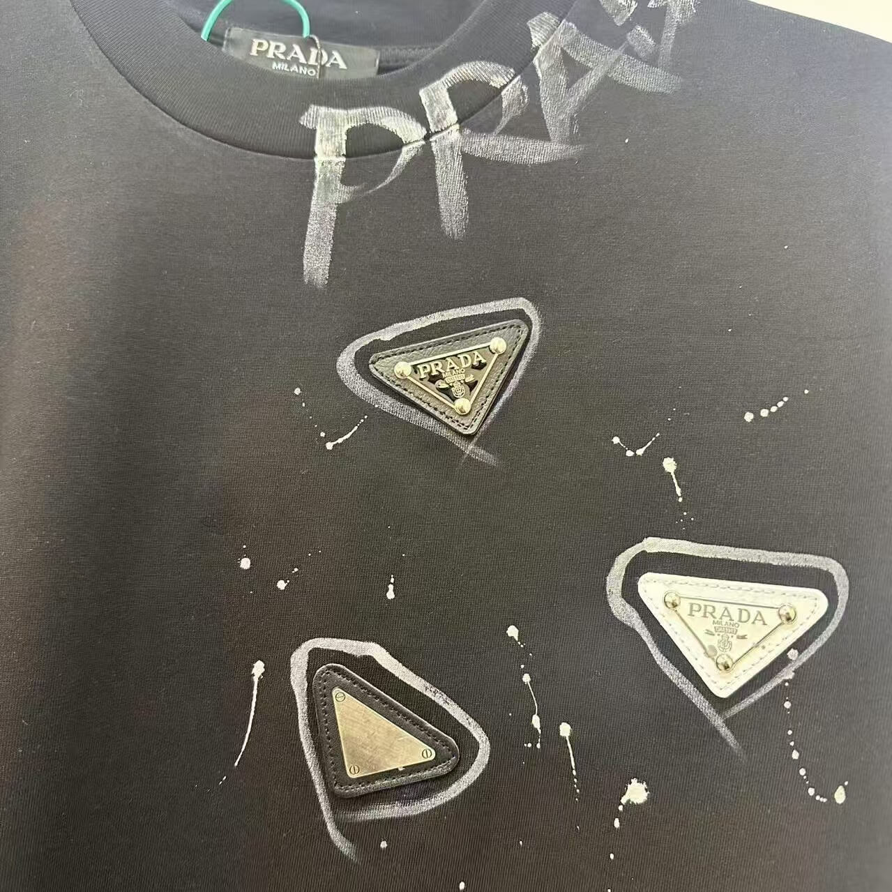 25 Street Style Graffiti with Metallic Element T-Shirt
