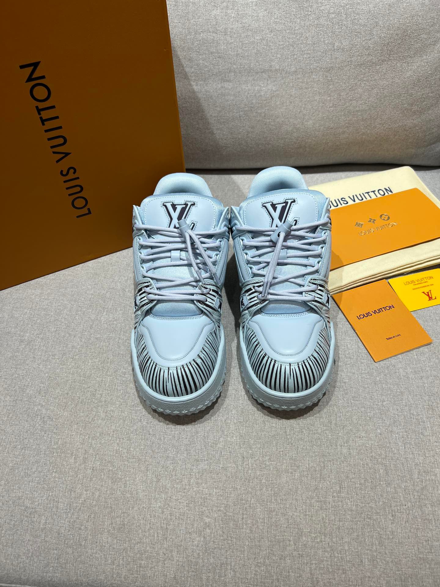 Lace-up Bread Shoes